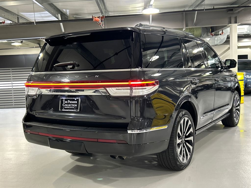 Used 2023 Lincoln Navigator Reserve image 2