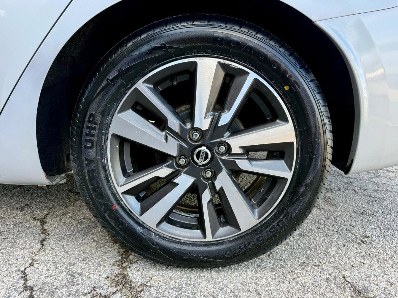Used 2020 Nissan Versa SV FWD image 38