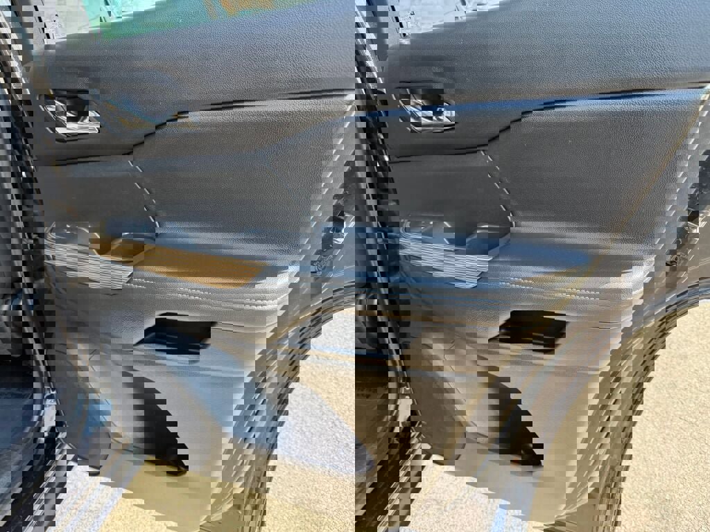 Used 2021 GMC Acadia SLE image 25