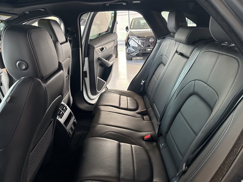 Used 2025 Jaguar F-PACE R-Dynamic S AWD/4WD image 24