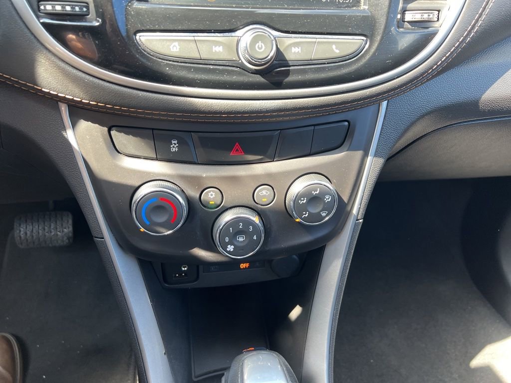 Used 2019 Chevrolet Trax LT w/ LT Convenience Package FWD image 13