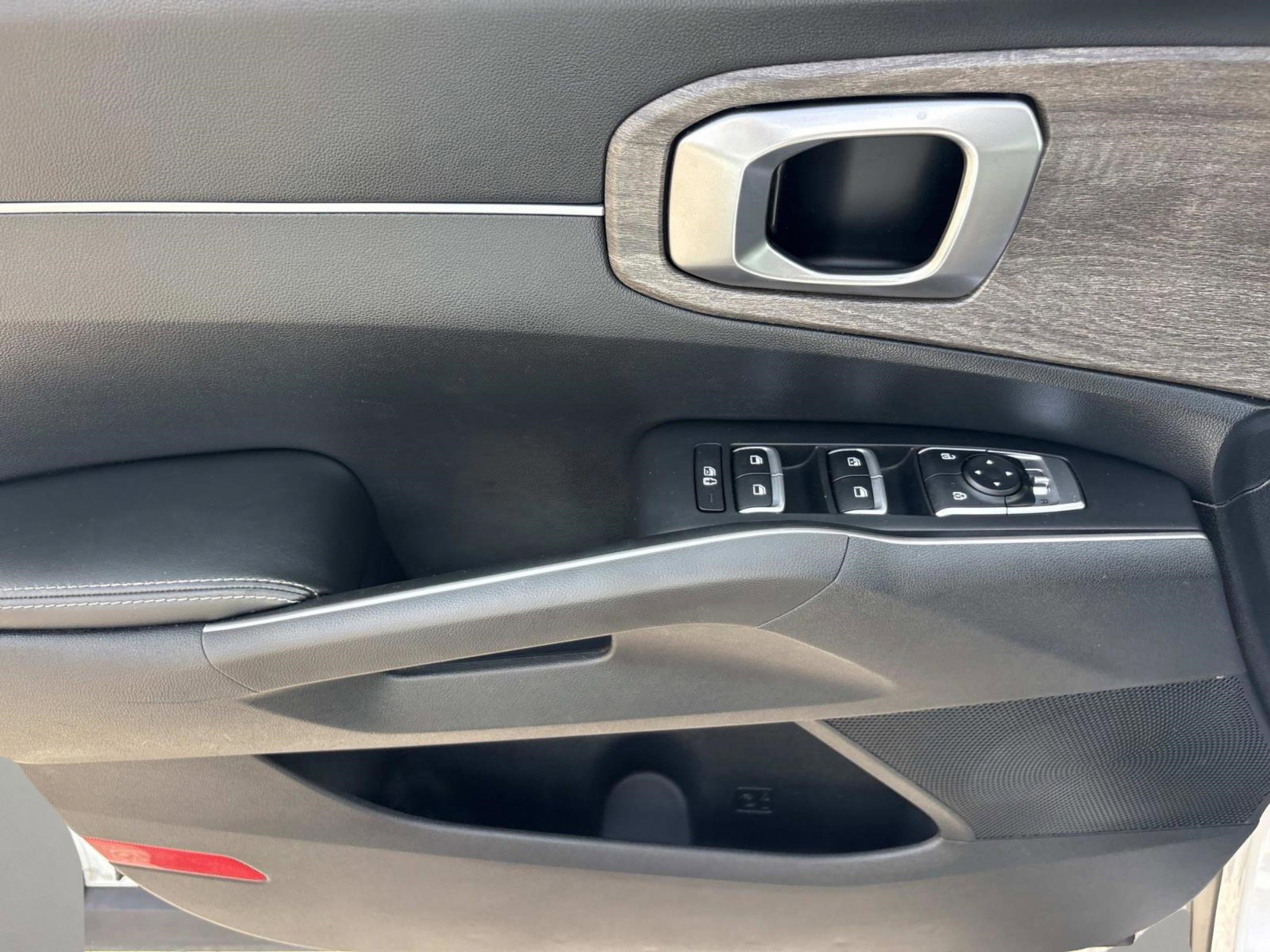 Used 2022 Kia Sorento EX w/ Panoramic Sunroof Package image 25