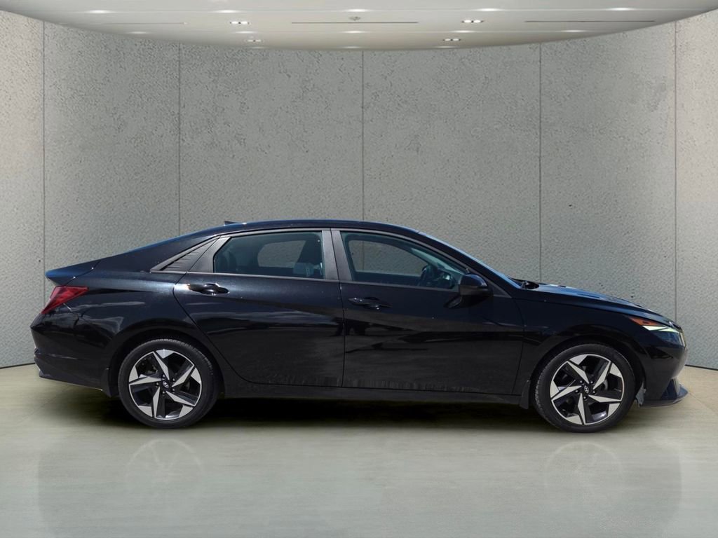 Used 2023 Hyundai Elantra SEL w/ Convenience Package image 2