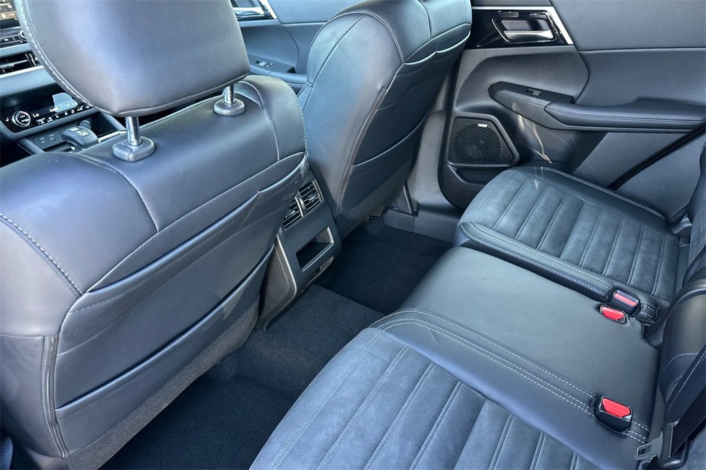 New 2025 Mitsubishi Outlander AWD image 13