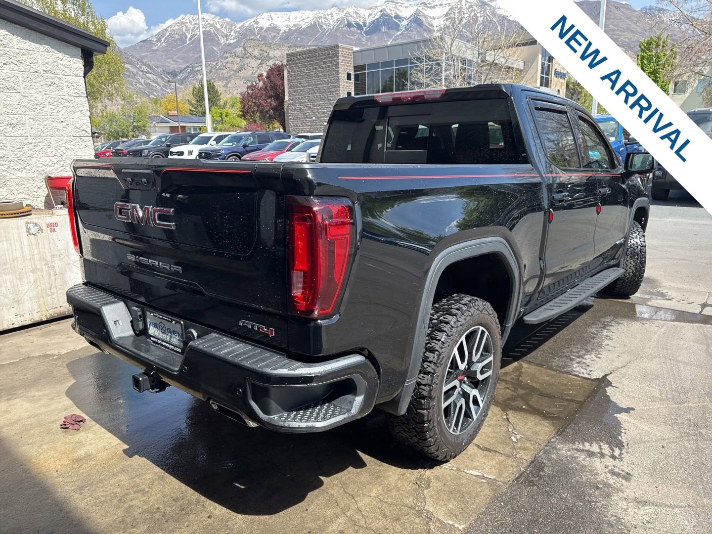 Used 2022 GMC Sierra 1500 AT4 w/ AT4 Premium Package image 7