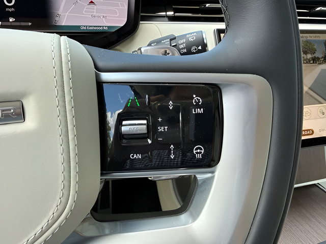 Certified 2025 Land Rover Range Rover SE AWD/4WD image 18