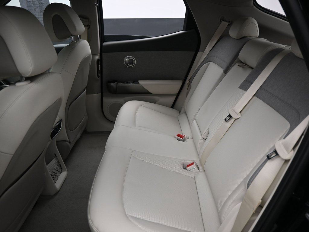 Used 2025 Genesis GV60 RWD image 30