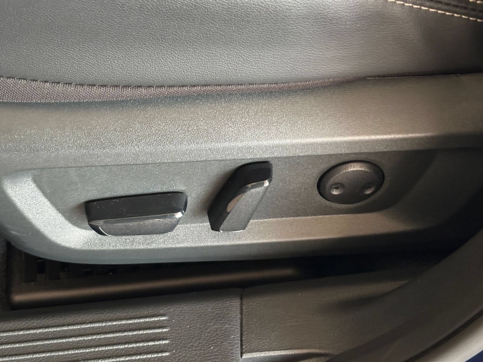 Used 2026 Nissan Rogue SL FWD image 23