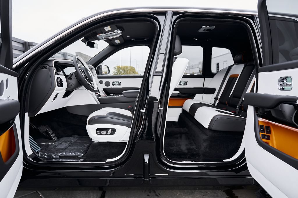 Used 2026 Rolls-Royce Cullinan AWD/4WD image 33
