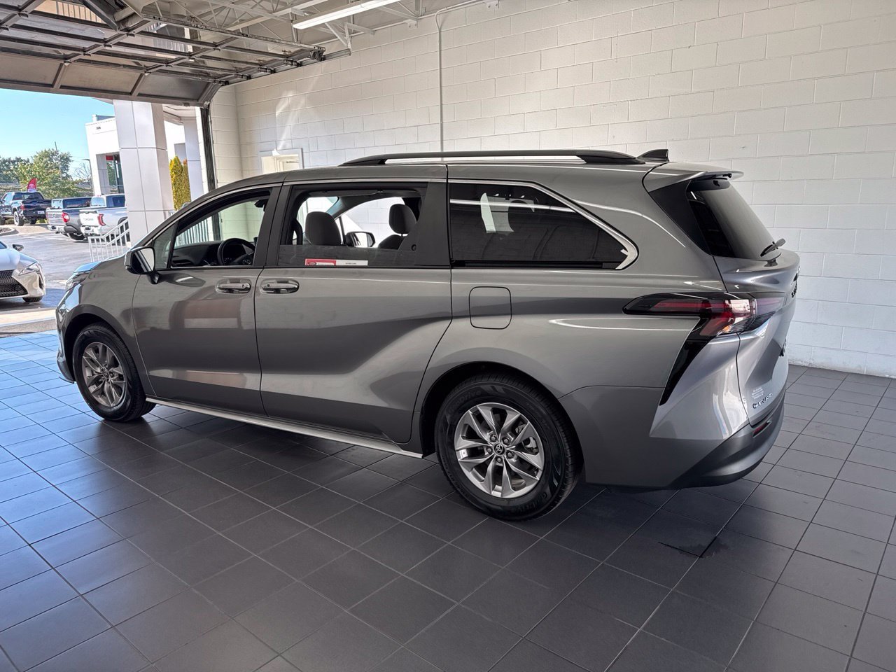 Certified 2026 Toyota Sienna LE AWD/4WD image 5