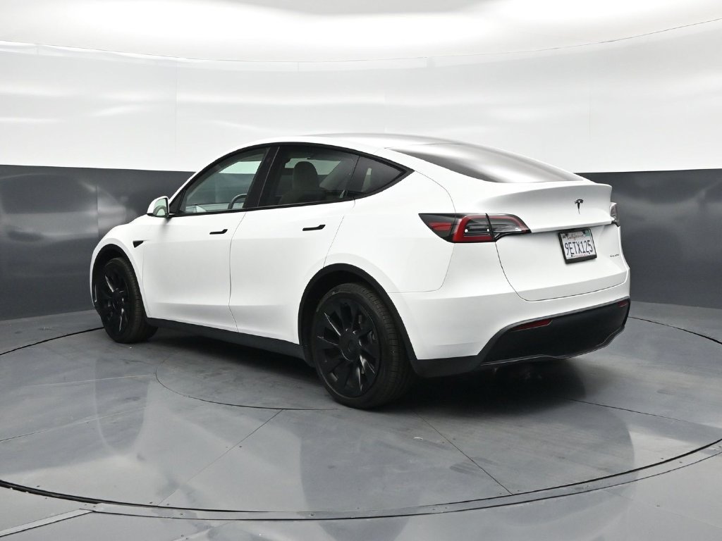 Used 2023 Tesla Model Y Long Range AWD/4WD image 5