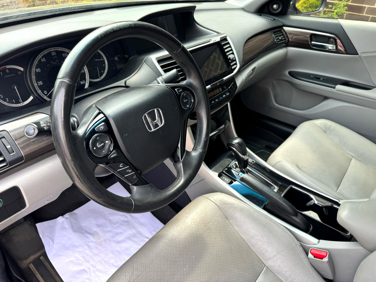 Used 2017 Honda Accord EX-L image 3