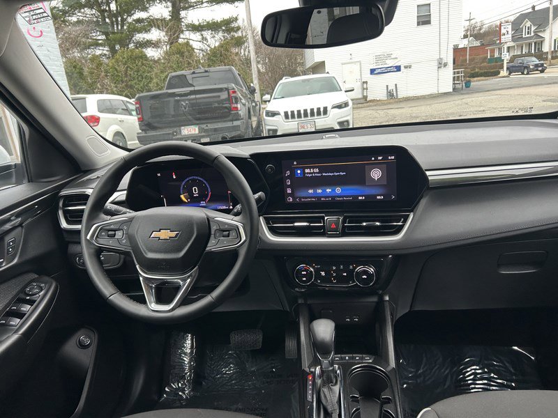 Used 2025 Chevrolet TrailBlazer LT w/ Convenience Package image 13