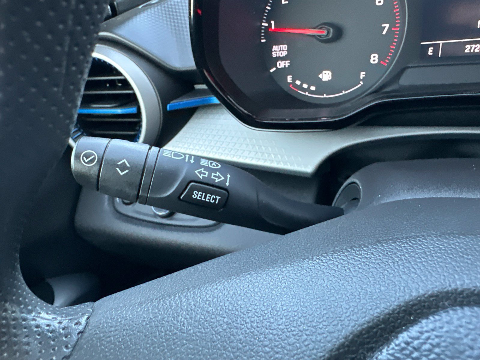 Used 2025 Chevrolet Trax LS w/ LS Convenience Package FWD image 28