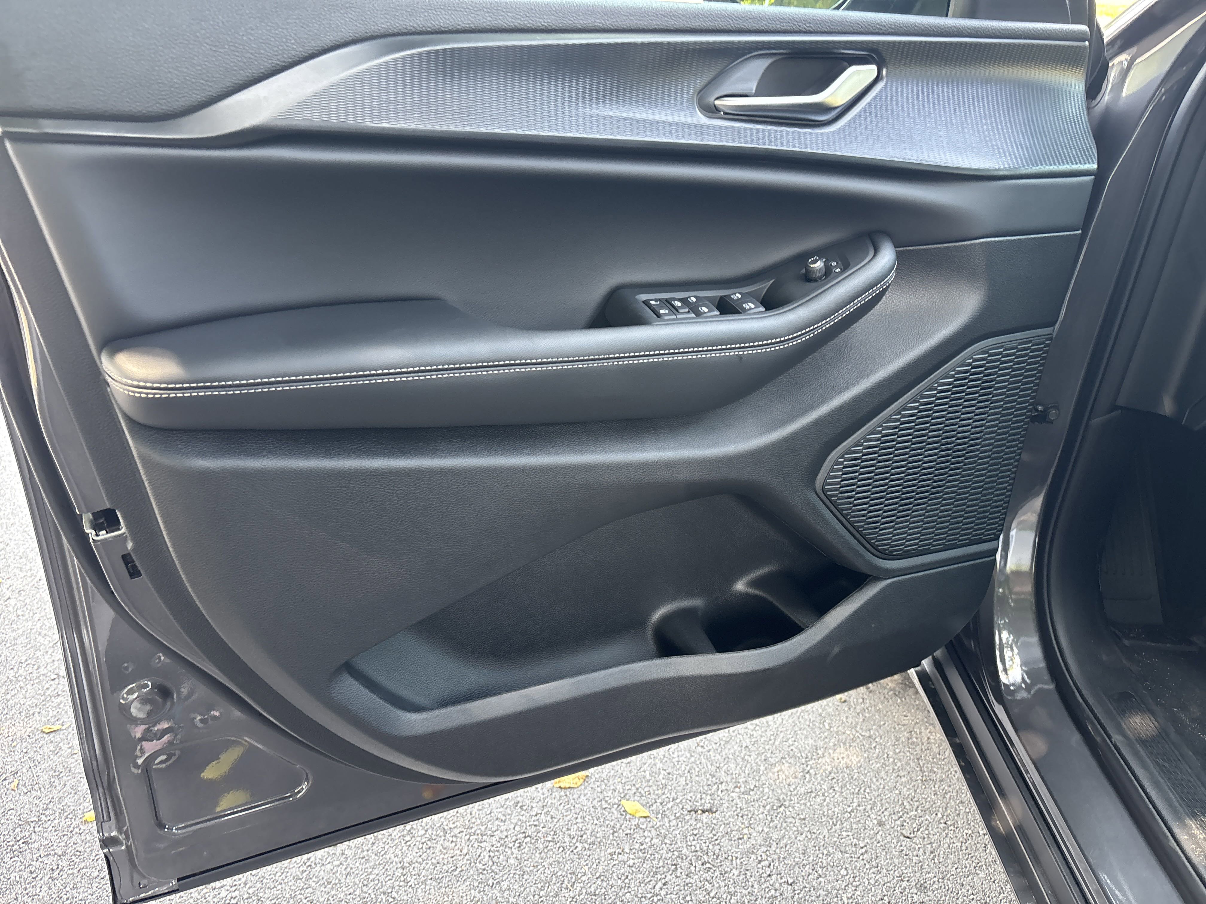 New 2025 Jeep Grand Cherokee Laredo X w/ Luxury Tech Group I image 15