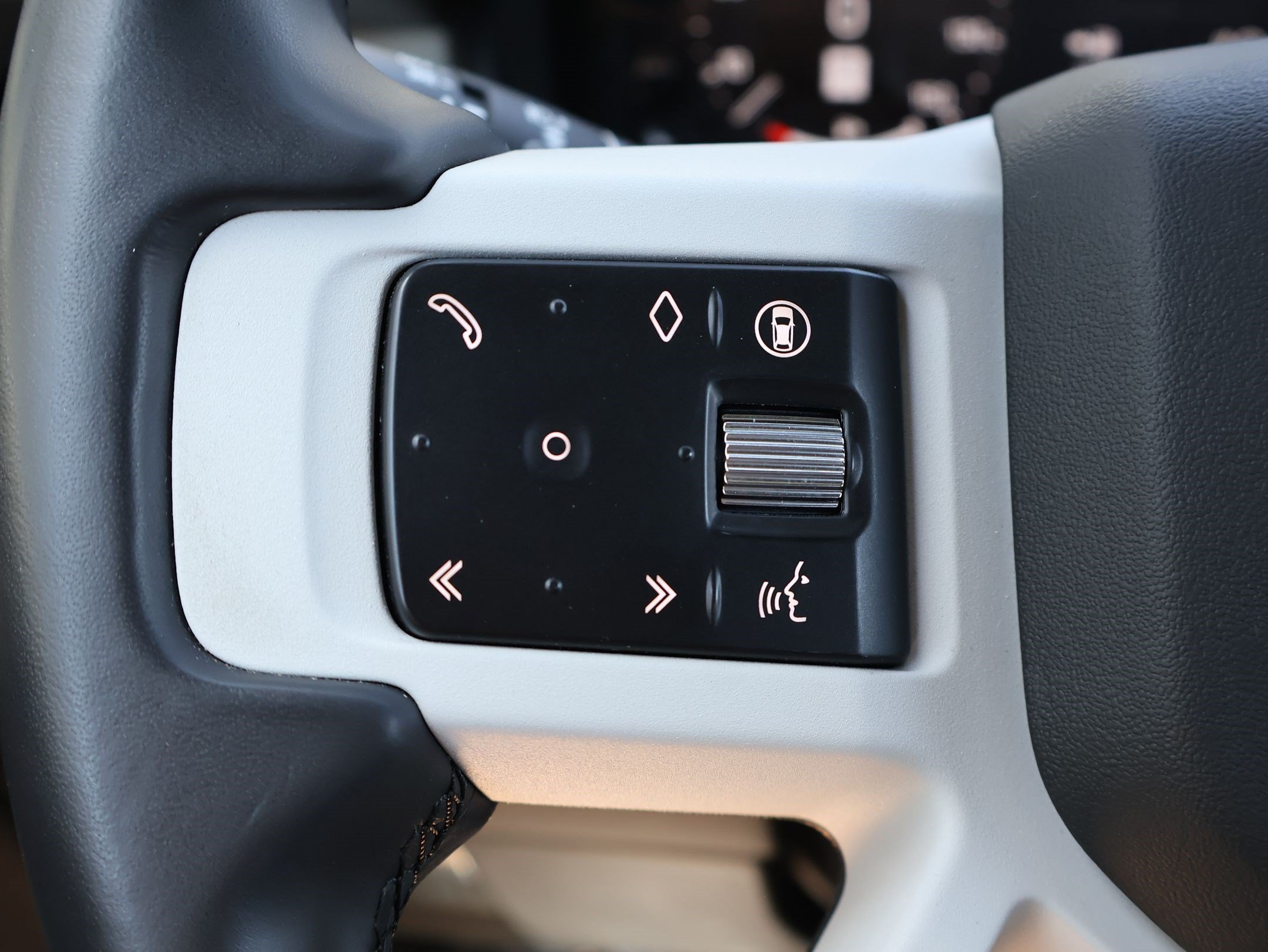 Certified 2025 Land Rover Defender 130 X-Dynamic SE AWD/4WD image 17