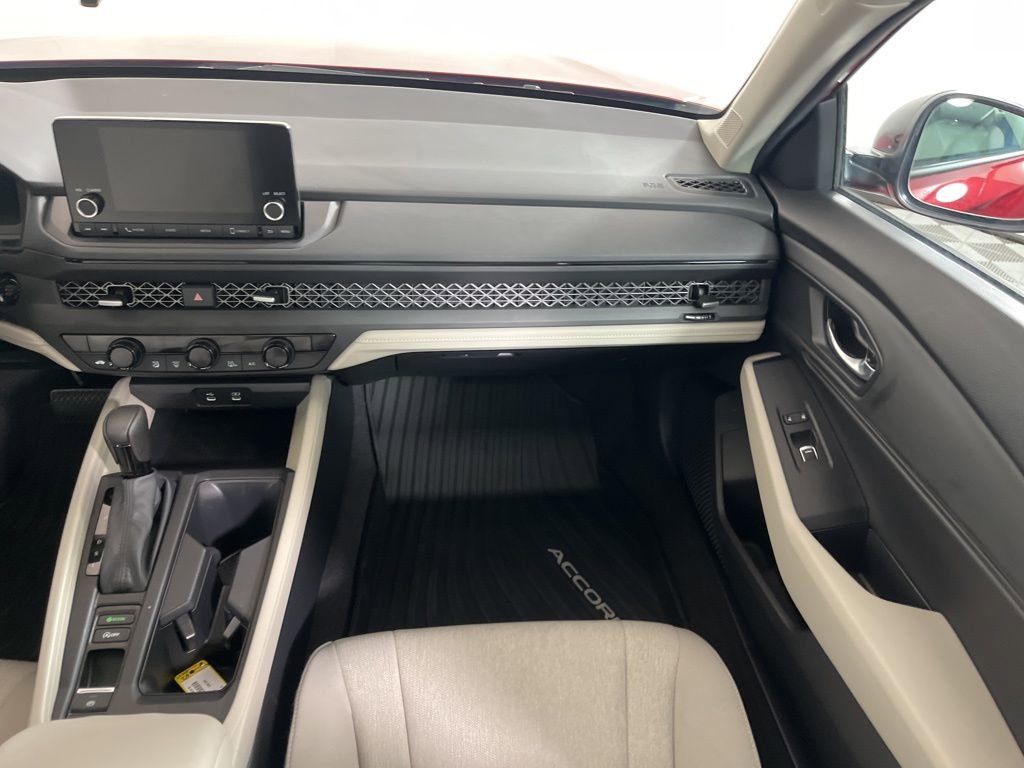 Certified 2025 Honda Accord SE image 14