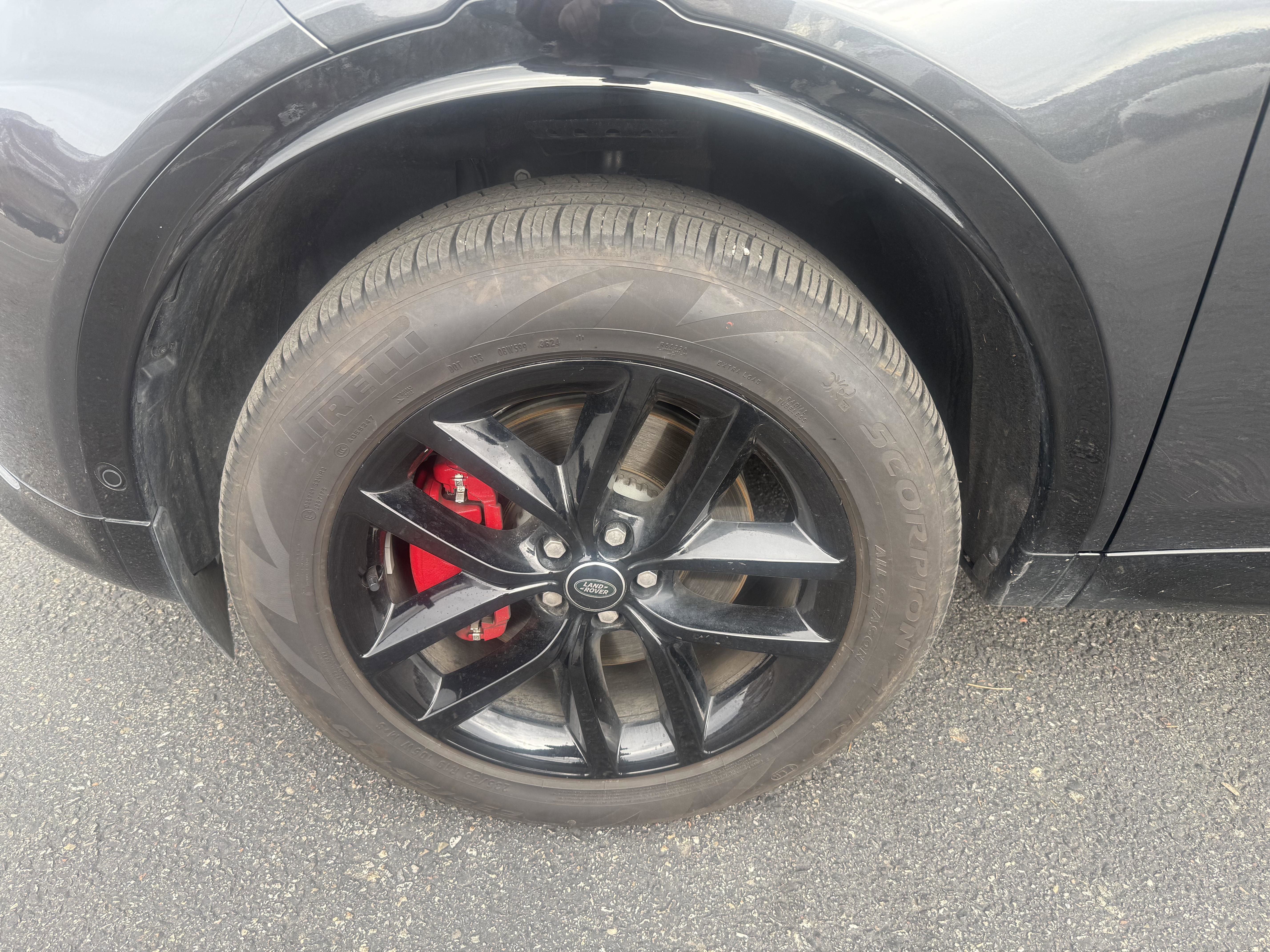 Used 2025 Land Rover Discovery Sport Dynamic SE image 9