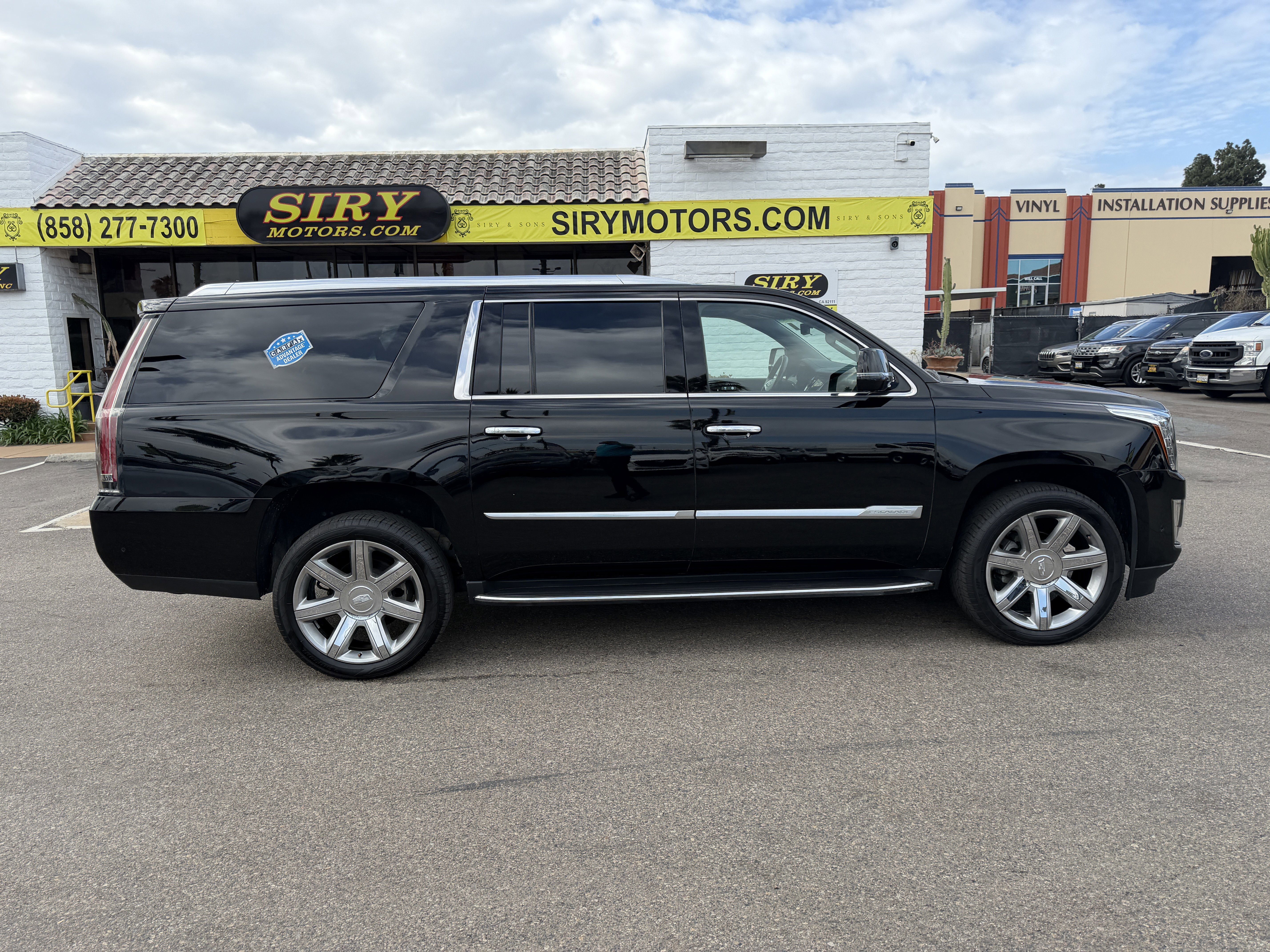 Used 2019 Cadillac Escalade ESV Luxury RWD image 2