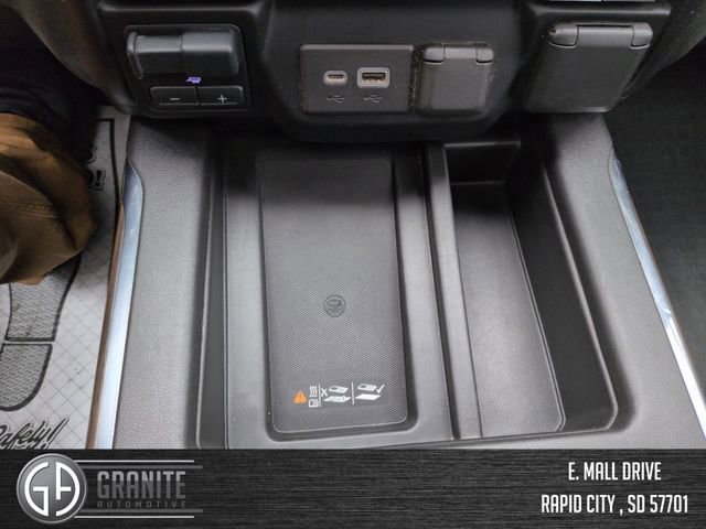Used 2021 Chevrolet Silverado 1500 High Country w/ Technology Package AWD/4WD image 32