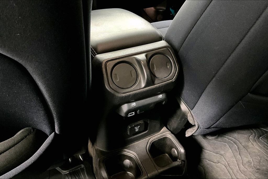 Used 2020 Jeep Wrangler Unlimited Sahara image 31