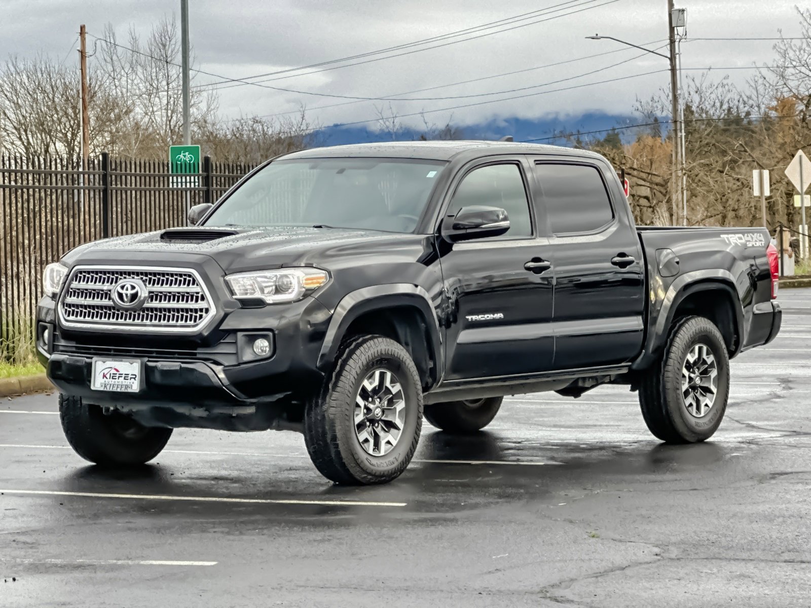 Used 2017 Toyota Tacoma TRD Sport image 8