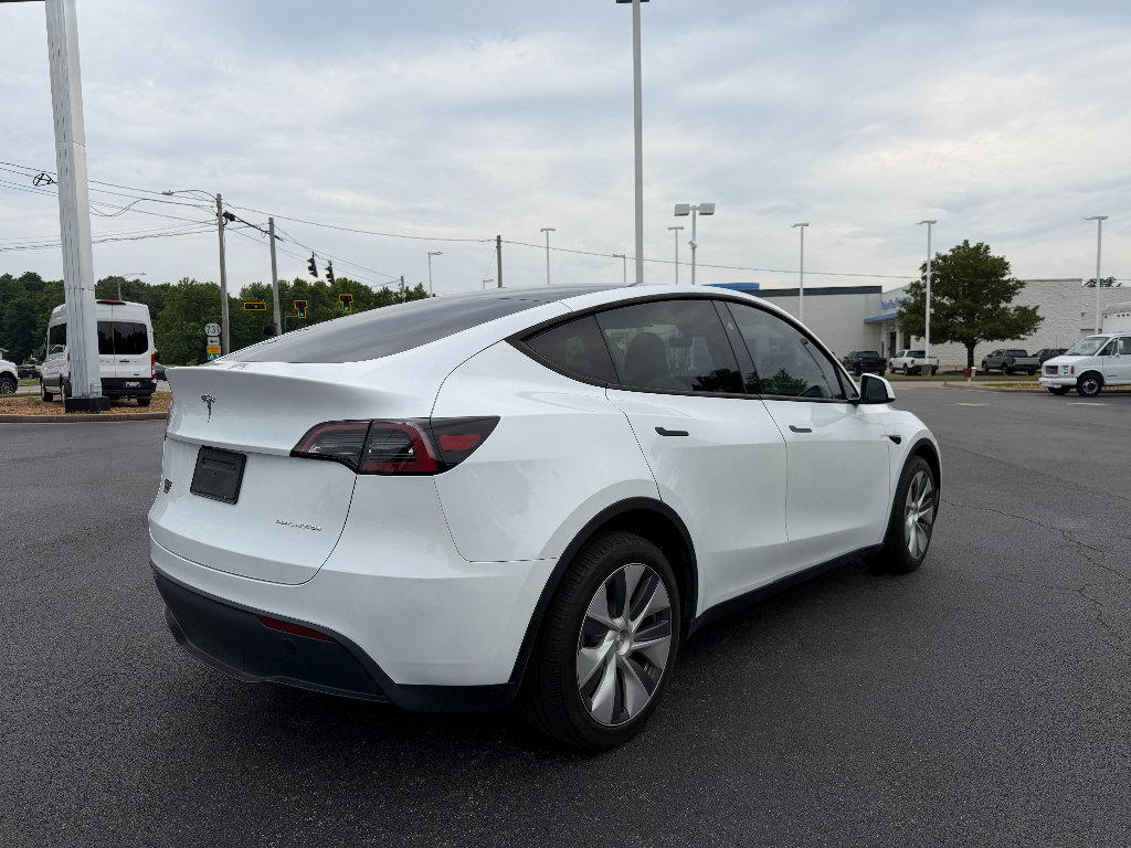 Used 2024 Tesla Model Y Long Range AWD/4WD image 10