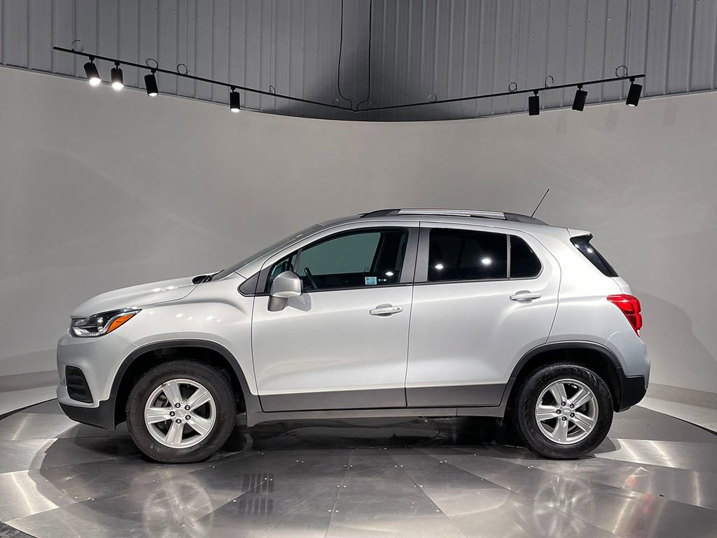 Used 2022 Chevrolet Trax LT w/ LT Convenience Package image 14