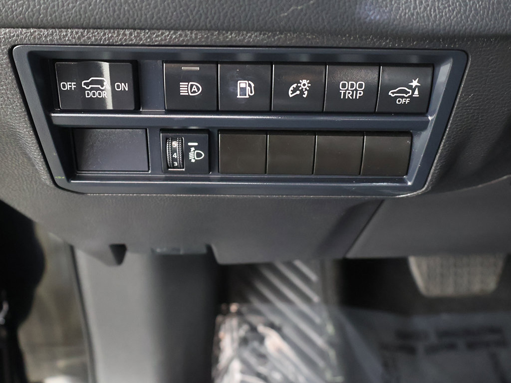 Used 2025 Toyota Sequoia SR5 AWD/4WD image 40