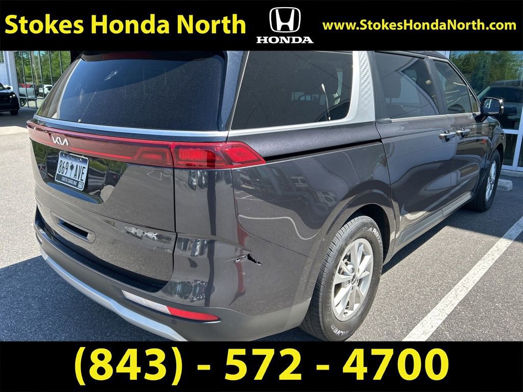 Used 2023 Kia Carnival LX image 2