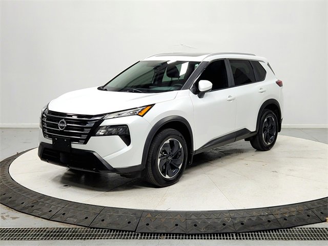 Used 2024 Nissan Rogue SV w/ SV Premium Package image 3