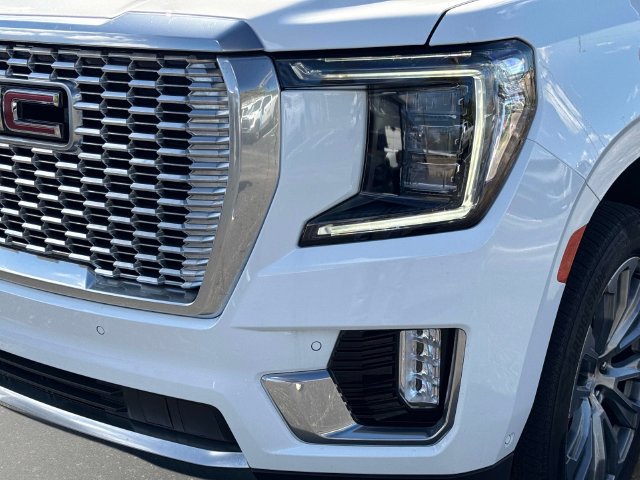 Used 2023 GMC Yukon XL Denali w/ Advanced Technology Package AWD/4WD image 9