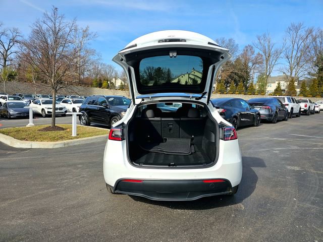 Used 2022 Tesla Model Y Long Range image 10