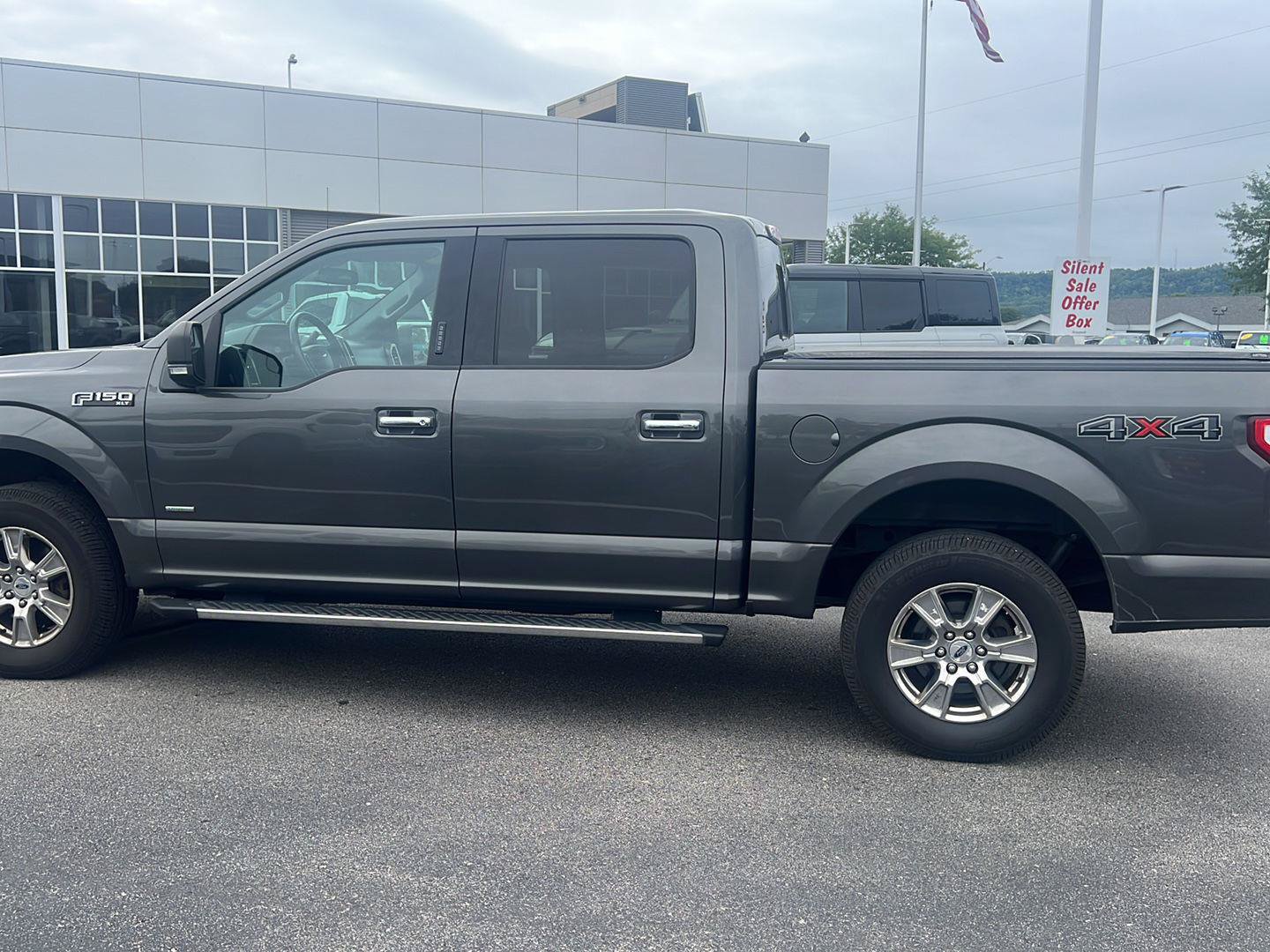 Used 2017 Ford F150 XLT w/ Equipment Group 302A Luxury AWD/4WD image 13