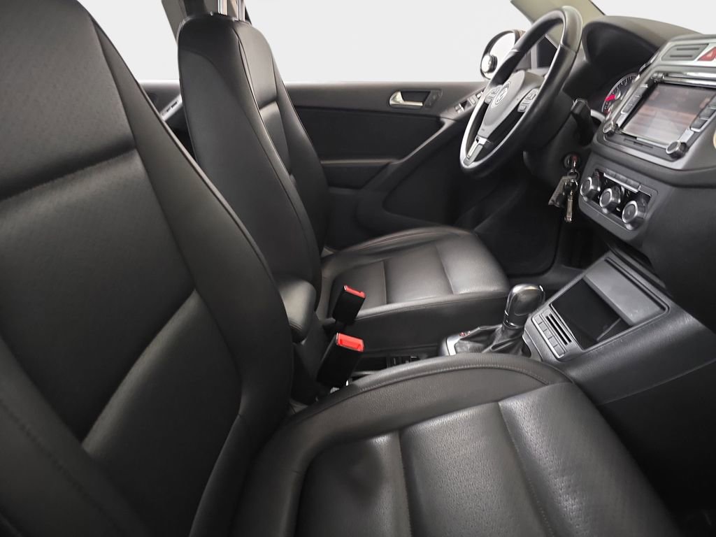 Used 2011 Volkswagen Tiguan SE image 10