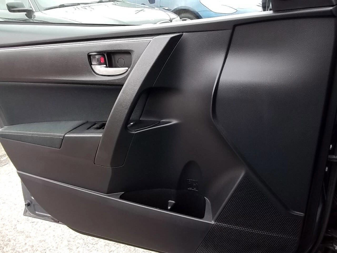 Used 2017 Toyota Corolla LE image 11