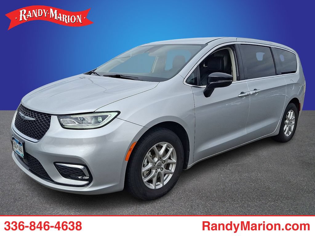 Used 2024 Chrysler Pacifica Touring-L FWD video 1