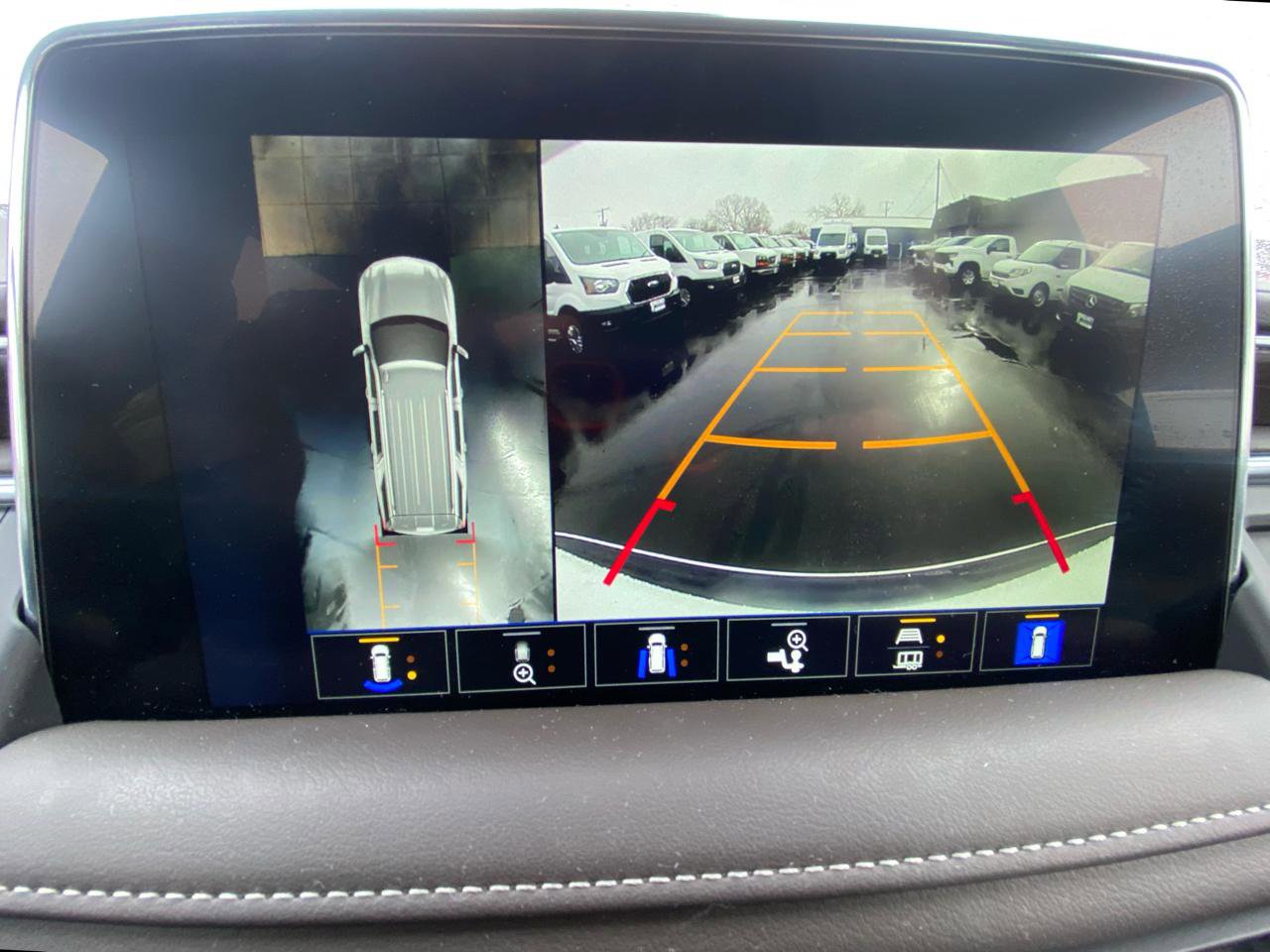 Used 2022 Chevrolet Suburban LT w/ Luxury Package image 33