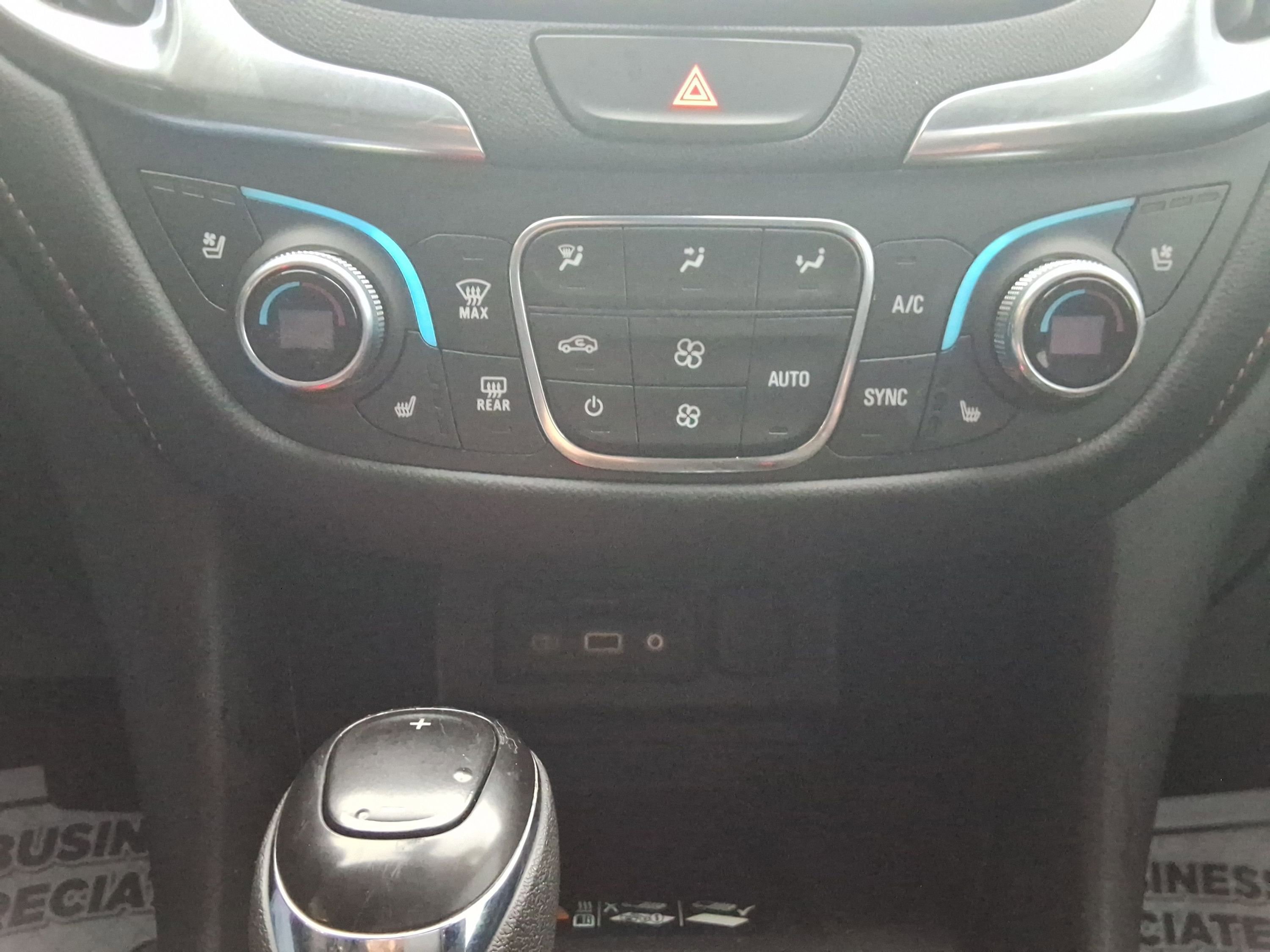 Used 2021 Chevrolet Equinox Premier image 18