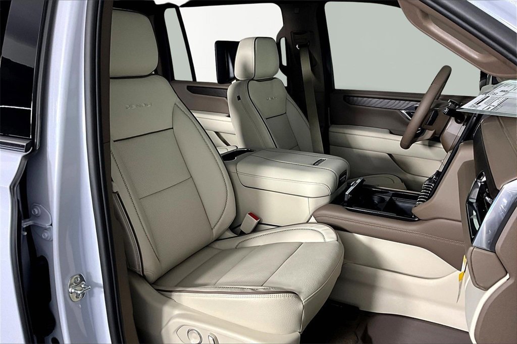 New 2026 GMC Yukon XL Denali w/ Denali Reserve Package image 12