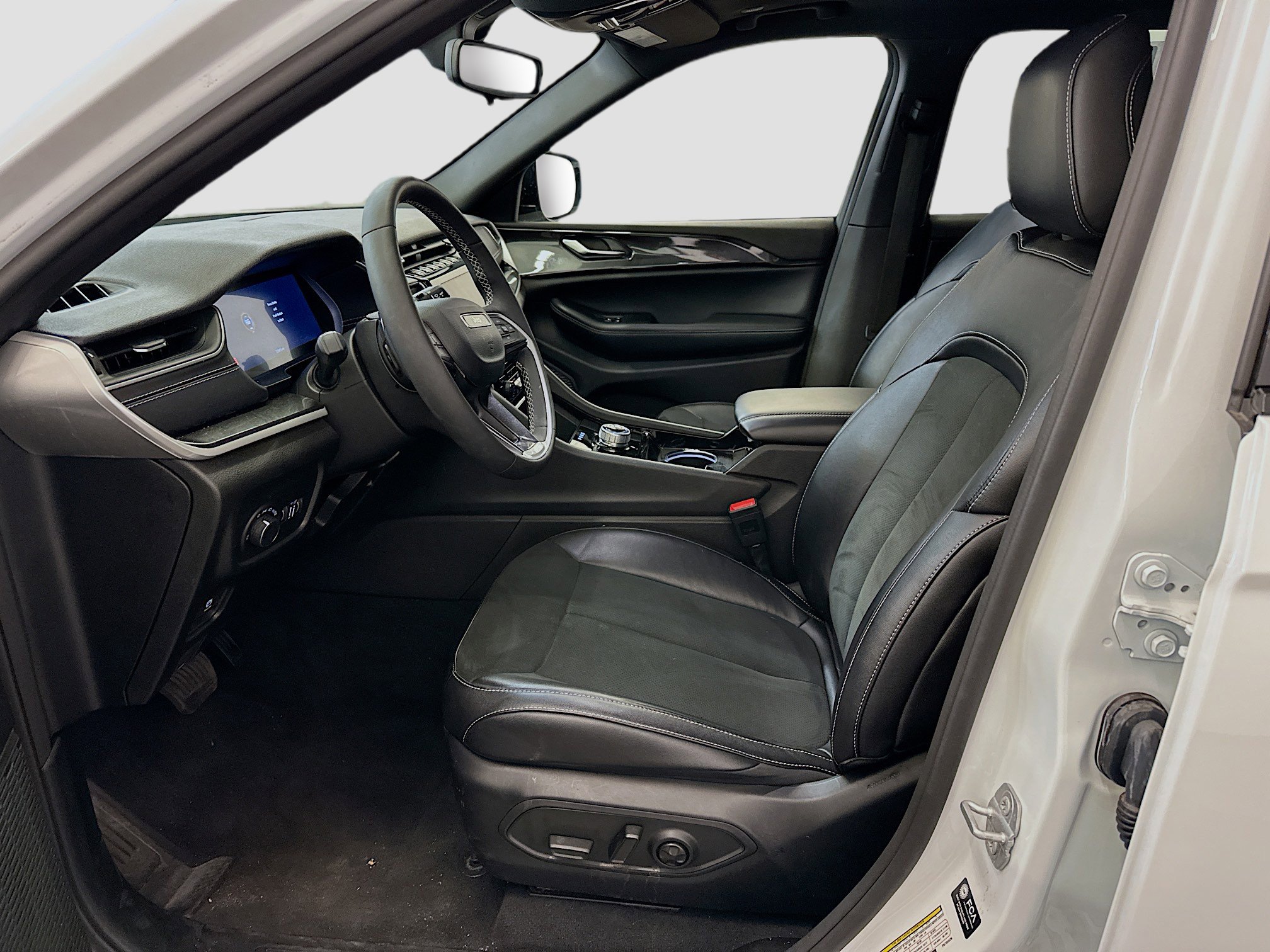 Used 2023 Jeep Grand Cherokee L Laredo image 13