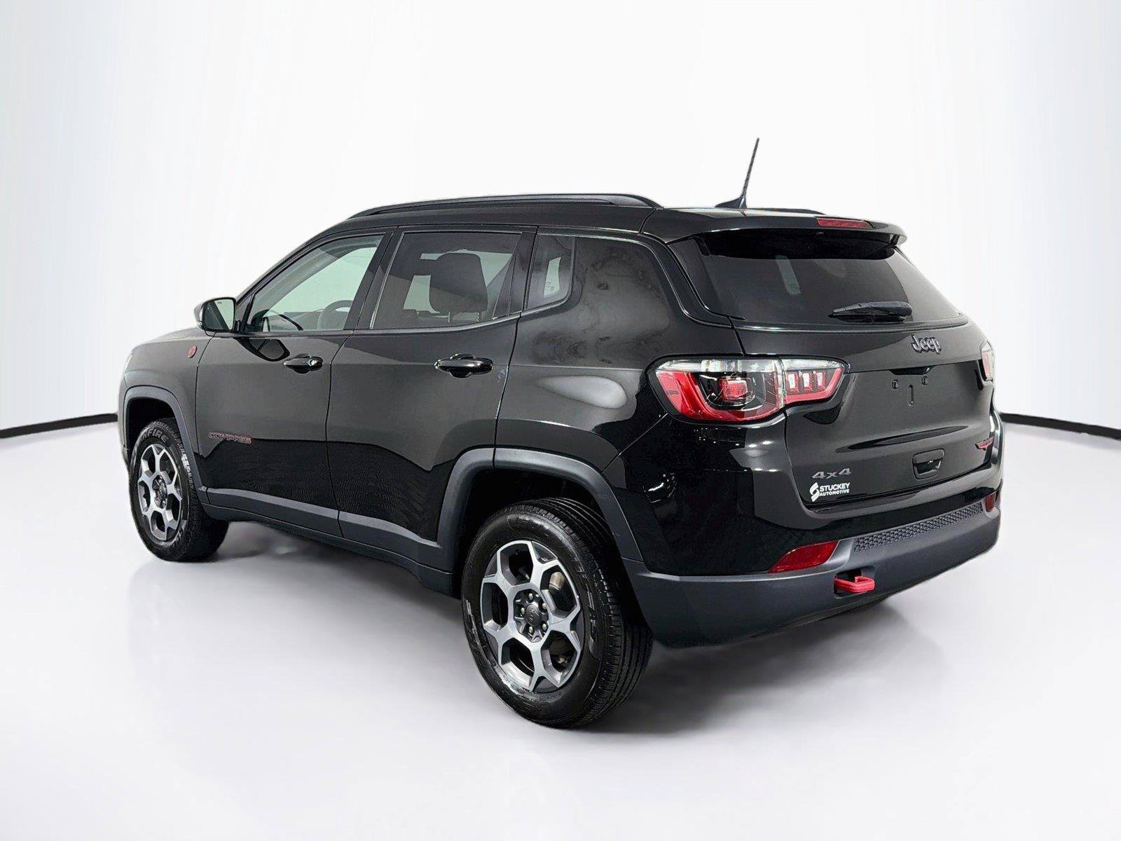 Used 2022 Jeep Compass Trailhawk AWD/4WD image 9
