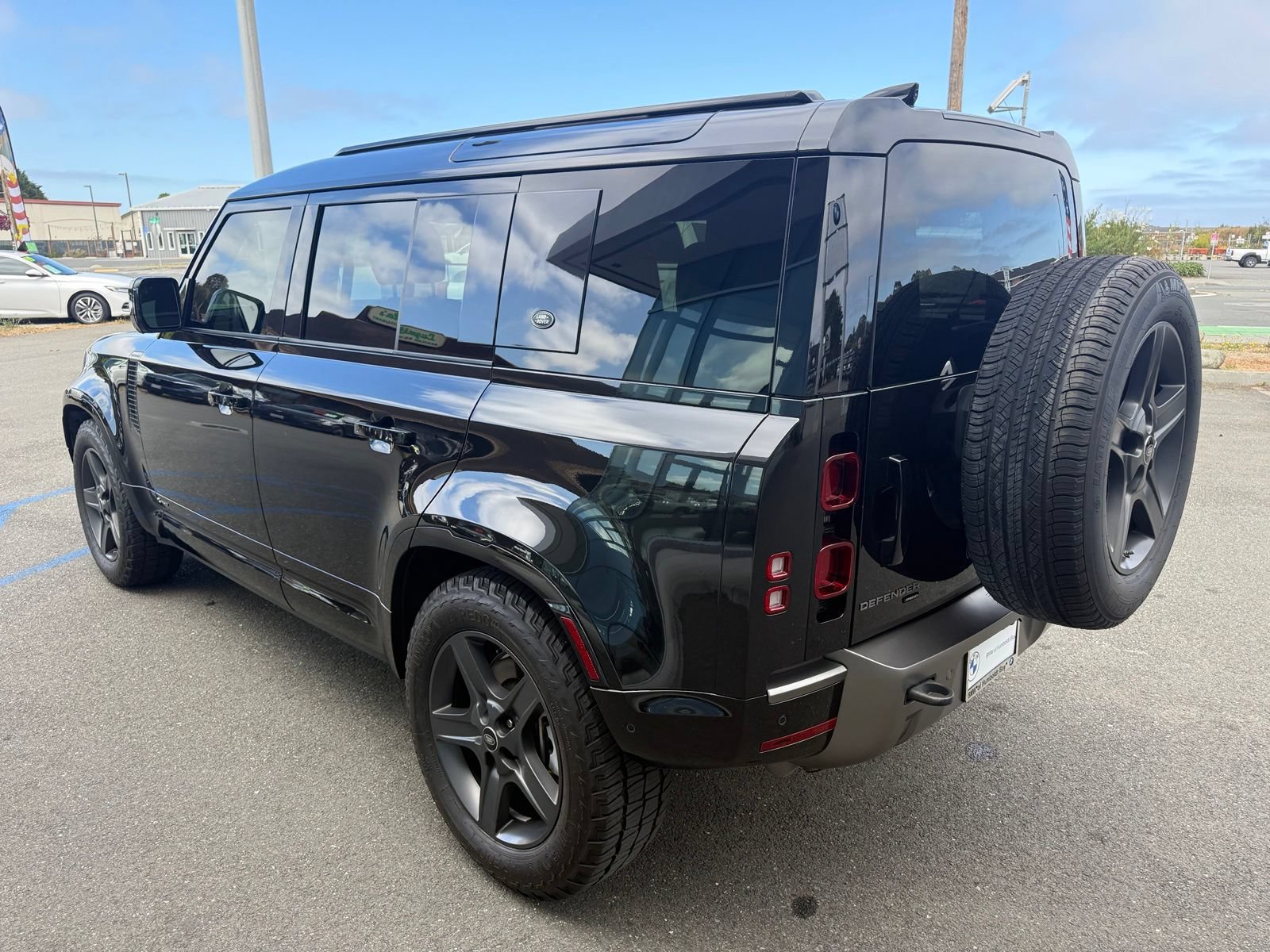 Used 2021 Land Rover Defender 110 X-Dynamic SE AWD/4WD image 4