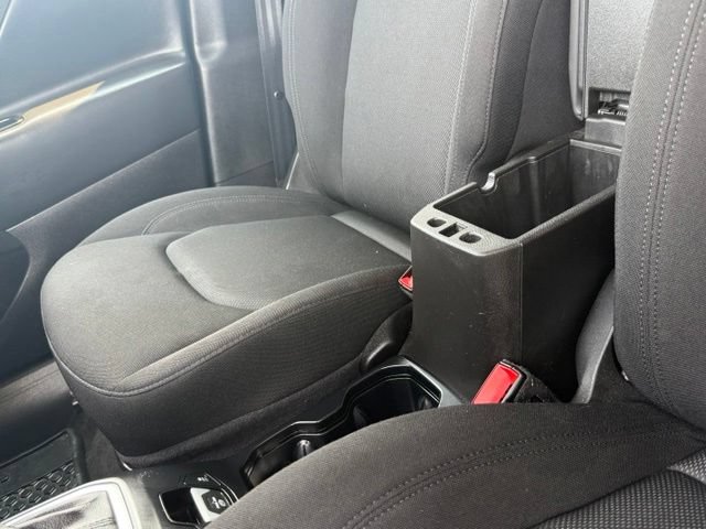 Used 2023 Jeep Renegade Latitude AWD/4WD image 42
