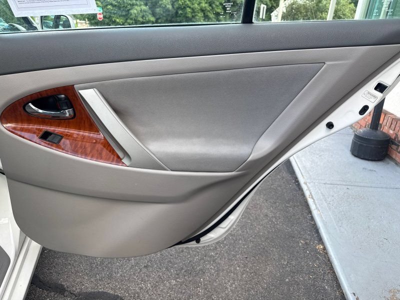 Used 2009 Toyota Camry XLE FWD image 19