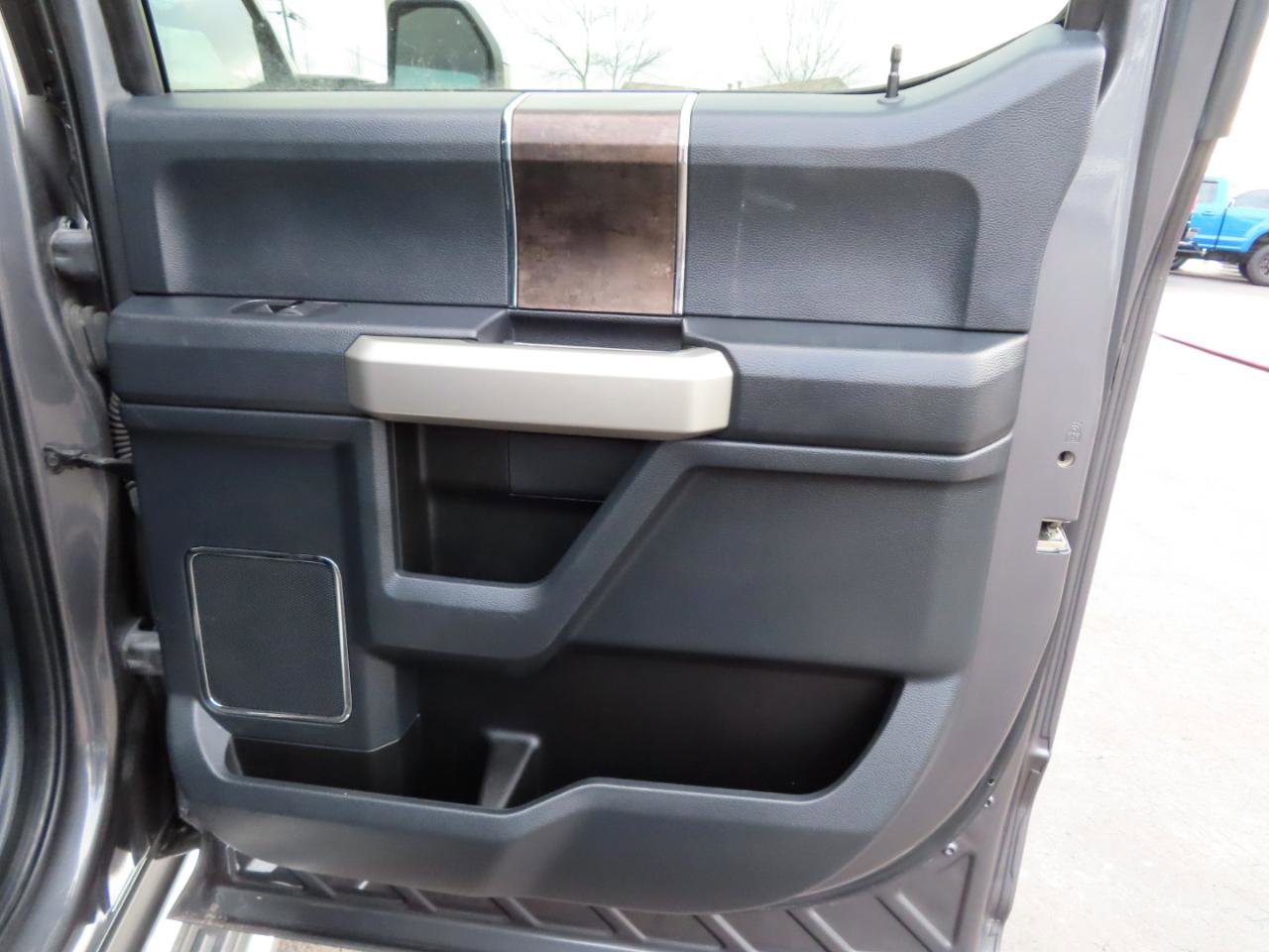 Used 2022 Ford F250 Lariat w/ Chrome Package image 49