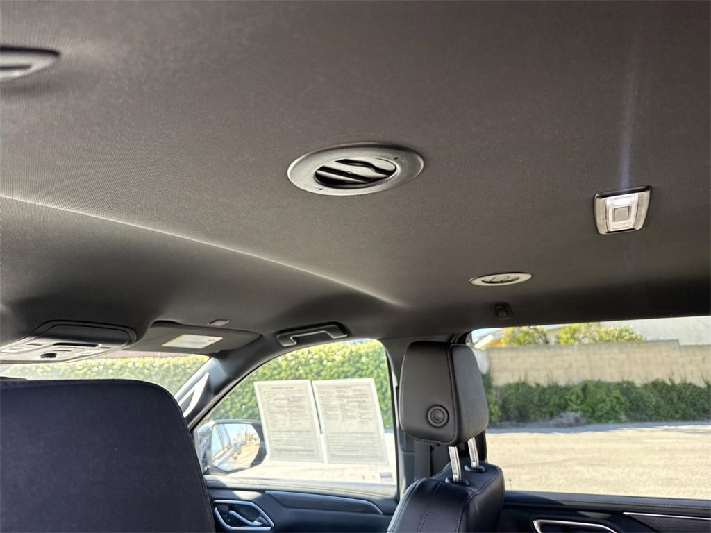 Used 2024 Chevrolet Suburban LT image 19