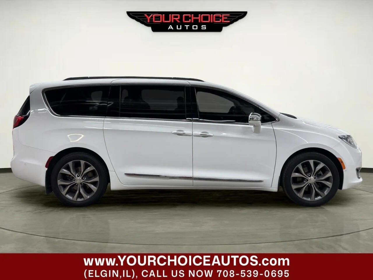 Used 2017 Chrysler Pacifica Limited FWD image 9
