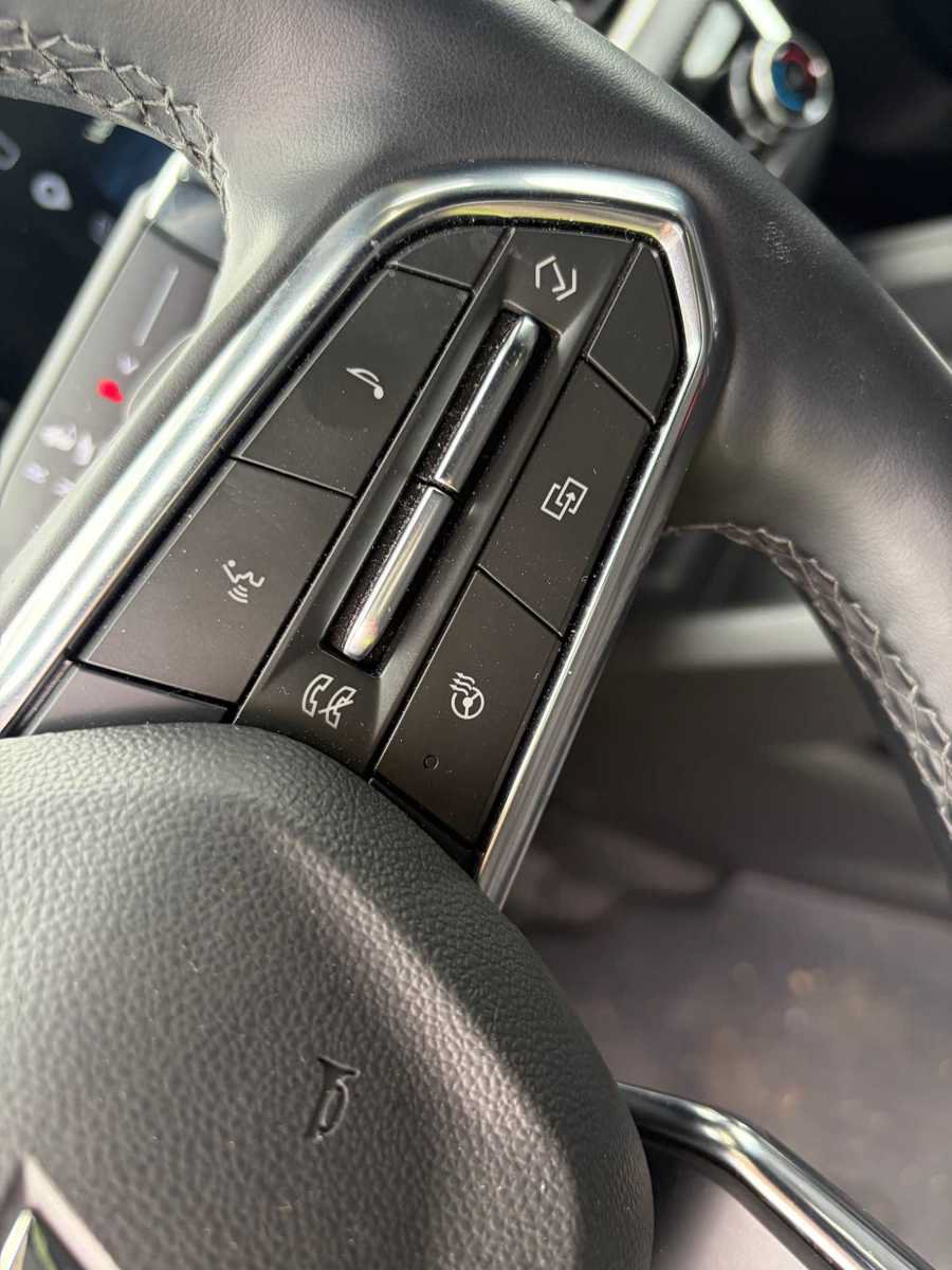 Used 2025 Chevrolet Equinox LT w/ Safety and Technology Package AWD/4WD image 10