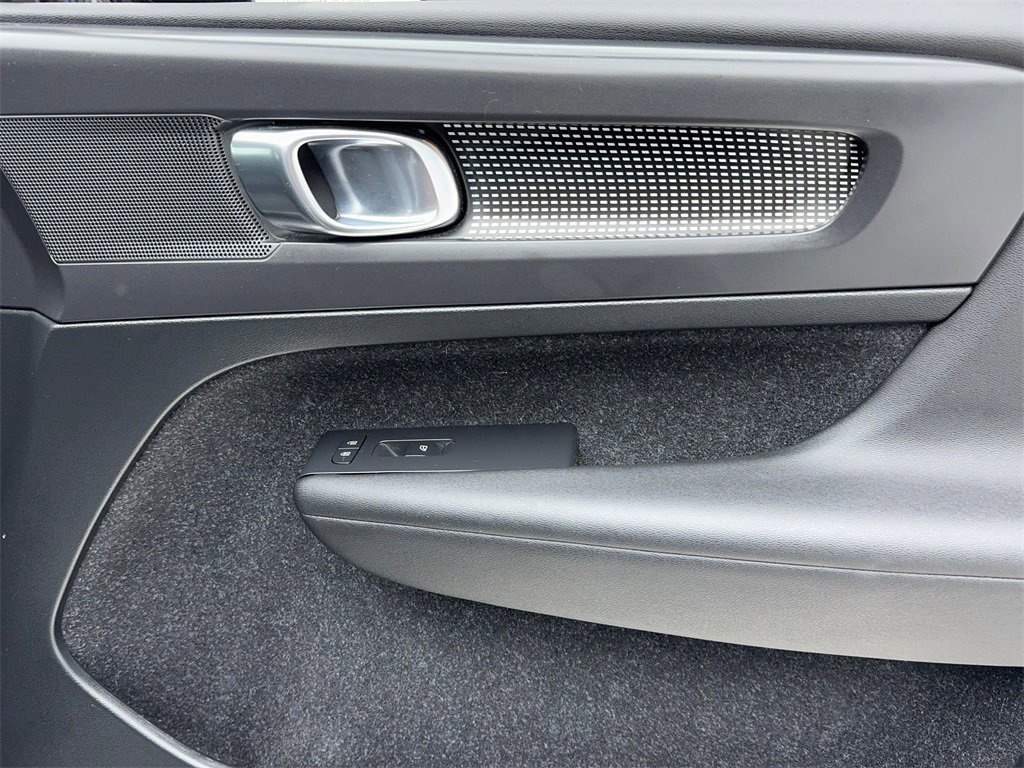 Used 2019 Volvo XC40 T5 R-Design image 47